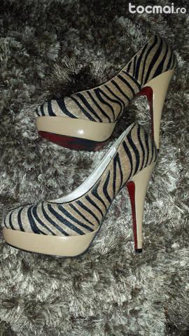 Pantofi aurii model zebra, superbi!