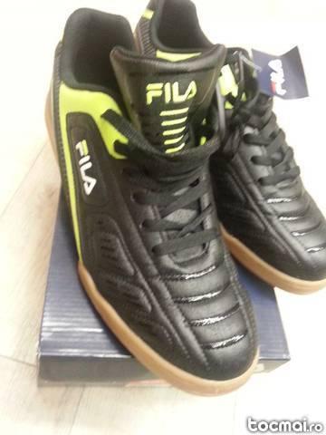 Adidasi FILA noi la cutie