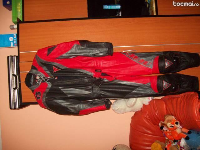 Costum din piele marca DAINESE