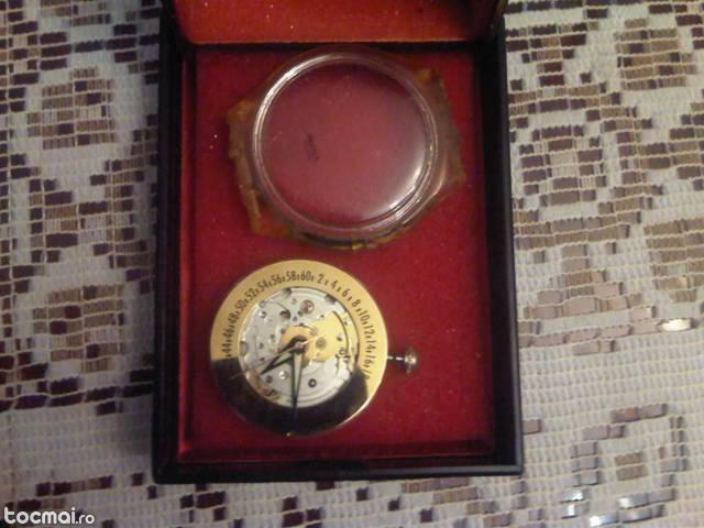 masinarie ceas automatic swatch golden sixties