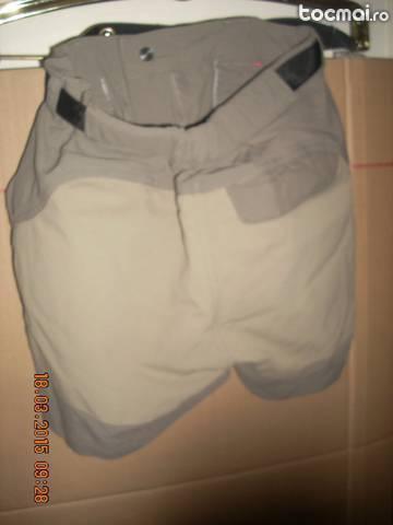 Pantaloni scurti