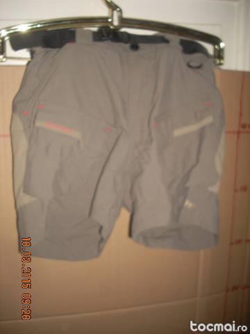 Pantaloni scurti
