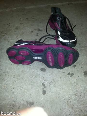 Reebok aproape noi. 38, 5