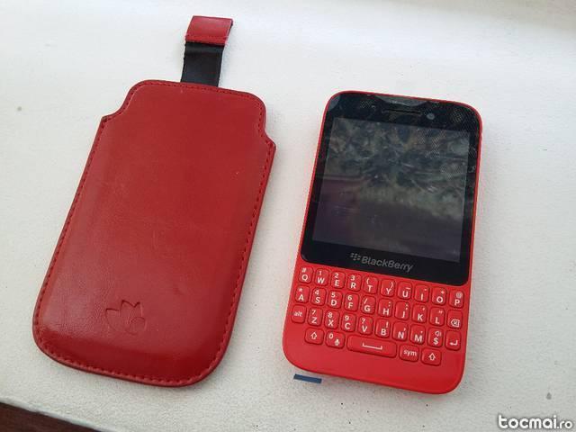 Blackberry Q5 rosu
