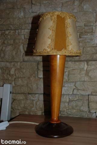 Lampa art deco cu picior din lemn