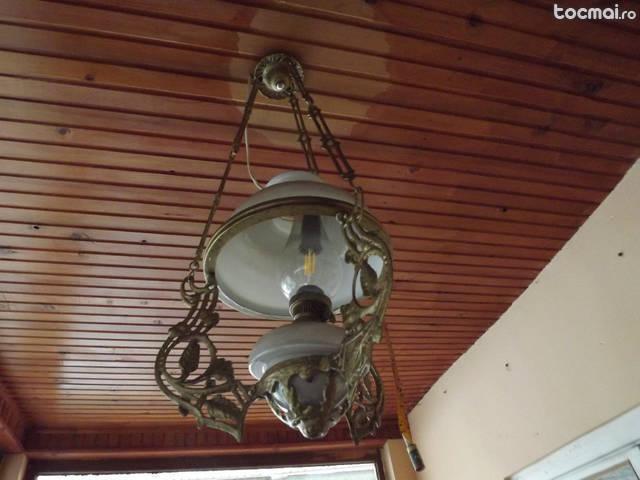 Candelabru antic