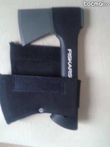Fiskars x 5 toporas de gradina , camping made in finlanda