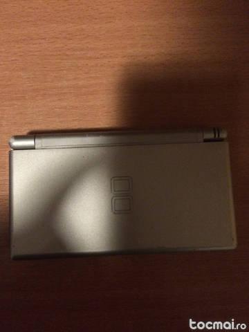 Nintendo ds lite cu card r4 si 3 jocuri