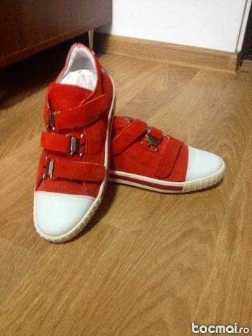 Pantofi sport unisex!