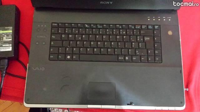 Laptop Sony Vayo, model PCG- 8Y3M