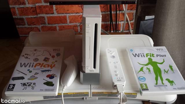 Consola Nintendo Wii cu placa wii fit+ accesorii