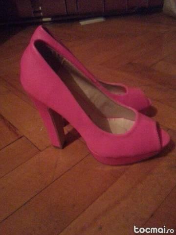 pantofi roz