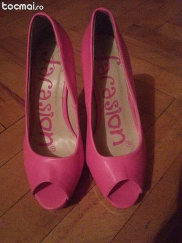 pantofi roz